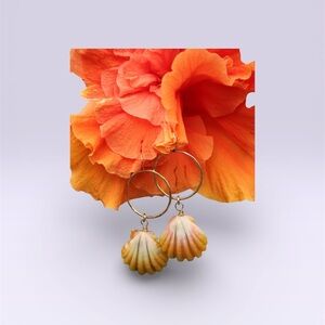 Hawai’i Sunrise shell earring on gold filled wire and hook!